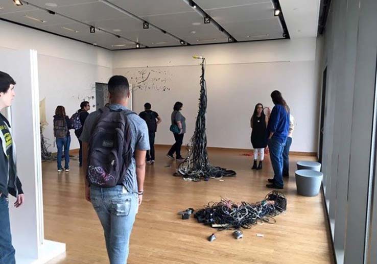 Students at the gallery