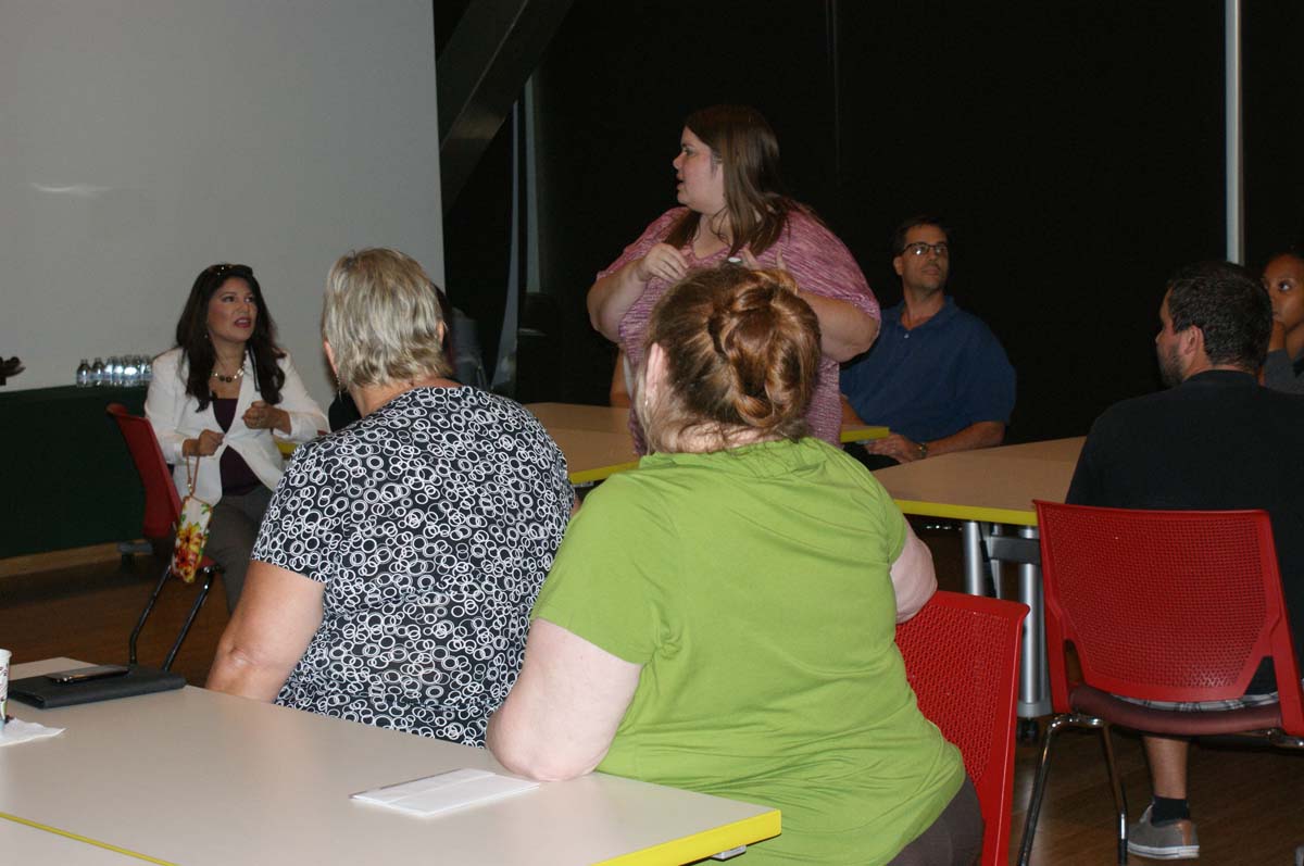 San Manuel representatives meeting student workers