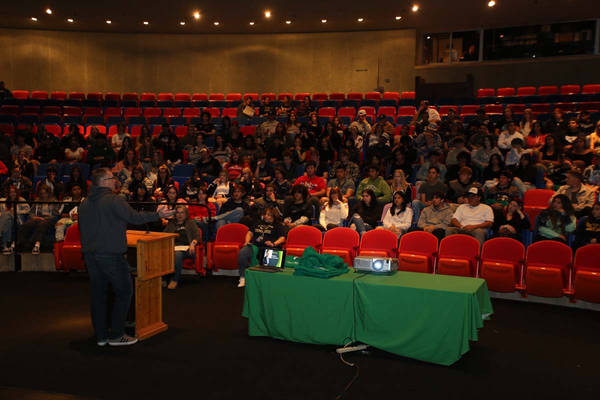 This is a sample image caption.