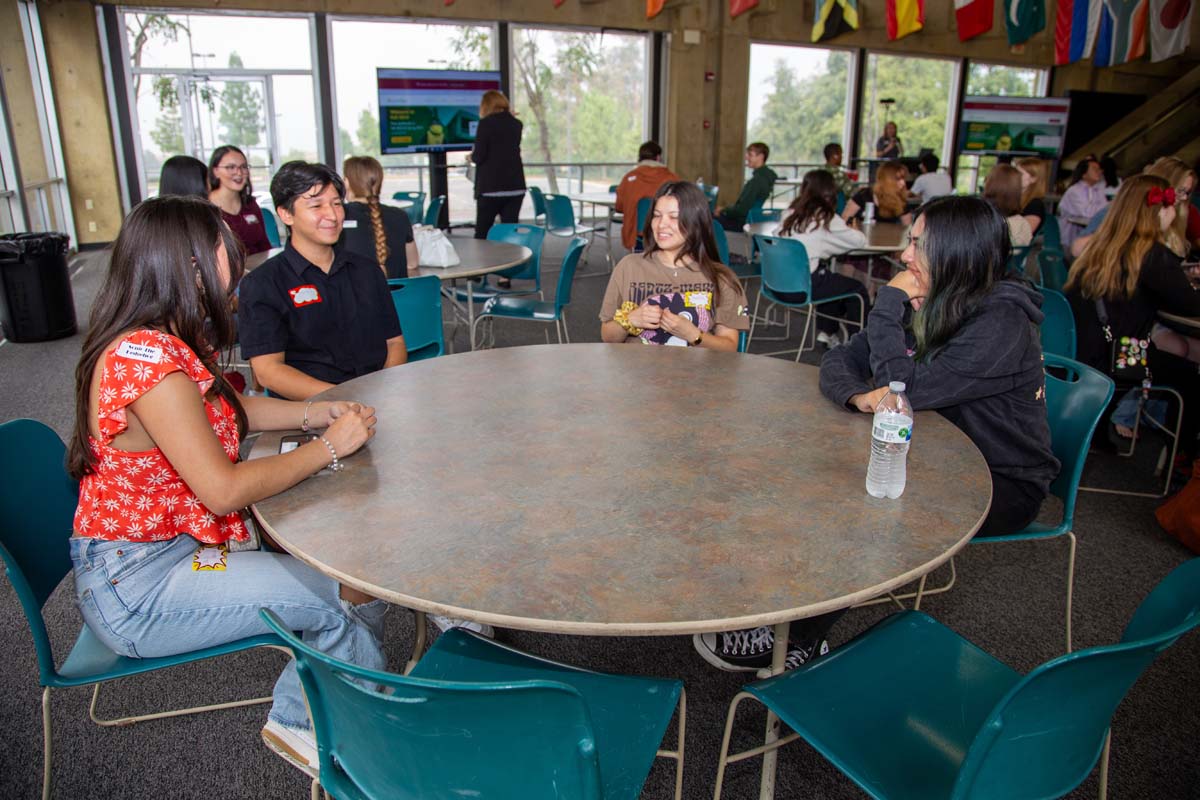 People at the Honors Meet and Greet