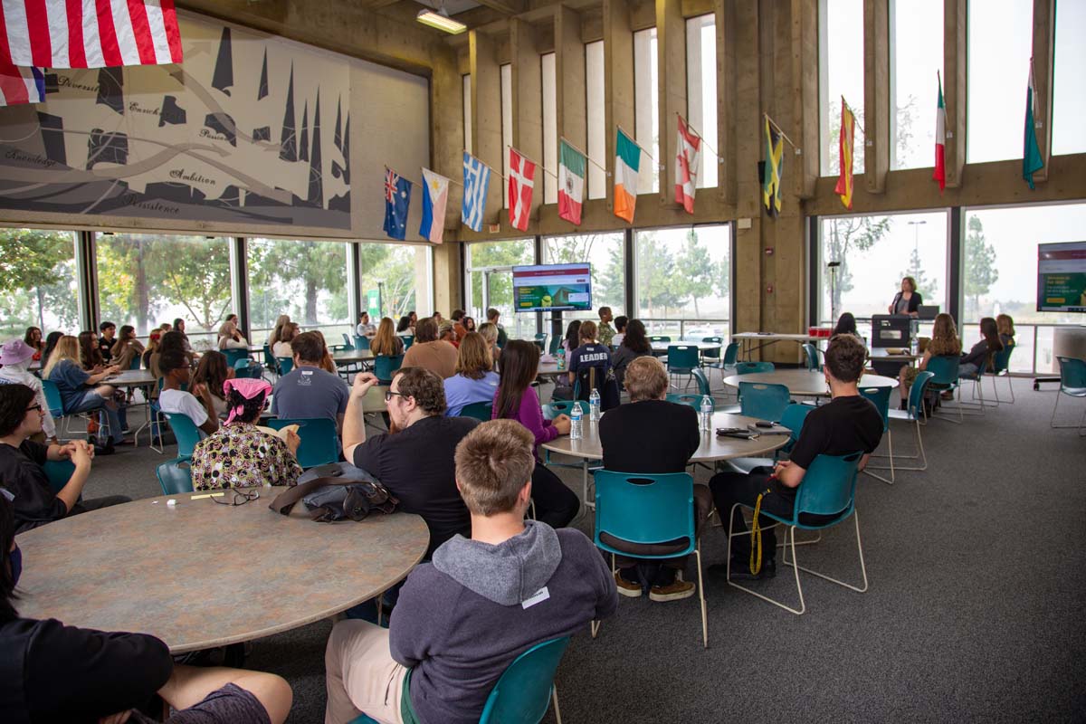 People at the Honors Meet and Greet