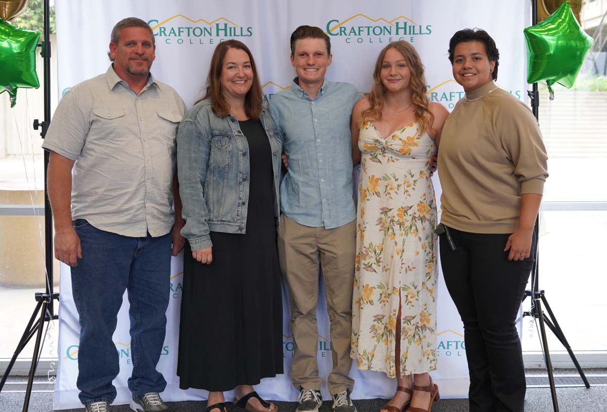 People enjoying the Athletics Banquet