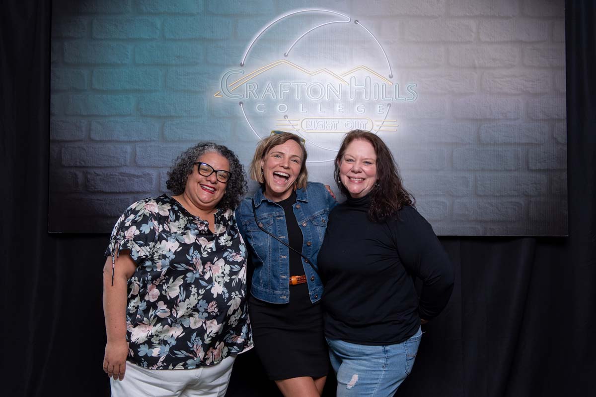 People enjoying the Crafton Night Out fundraiser