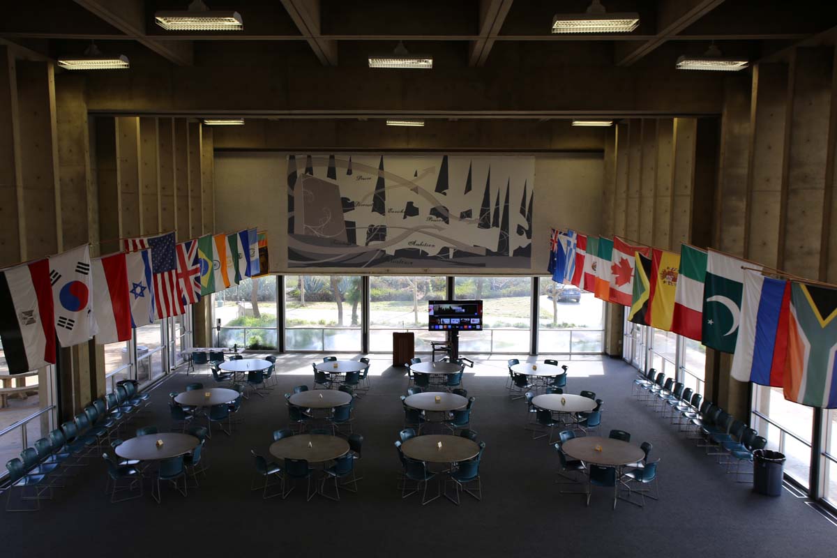 People enjoying the Honors Meet and Greet