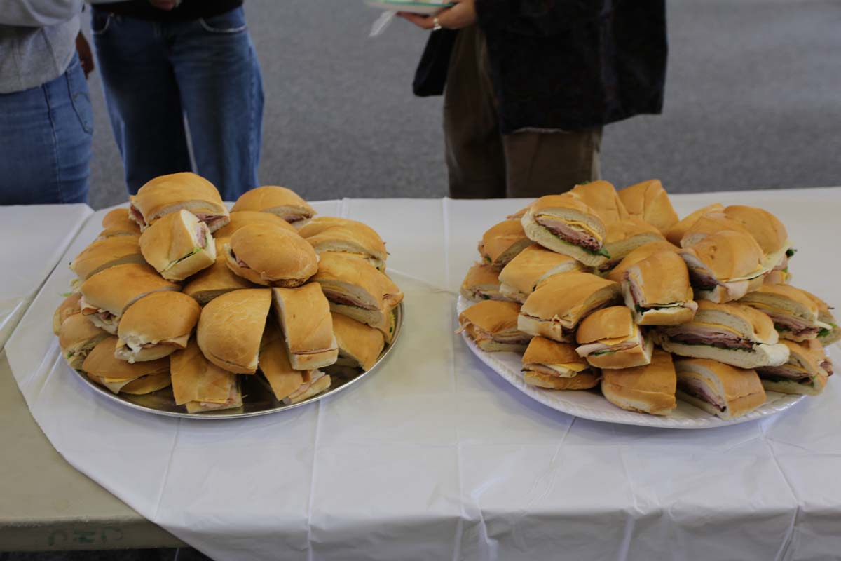 People enjoying the Honors Meet and Greet