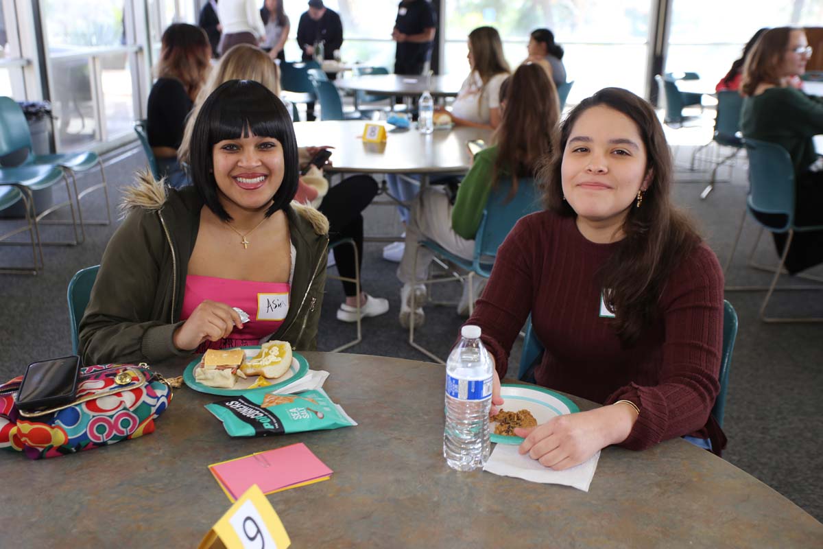 People enjoying the Honors Meet and Greet