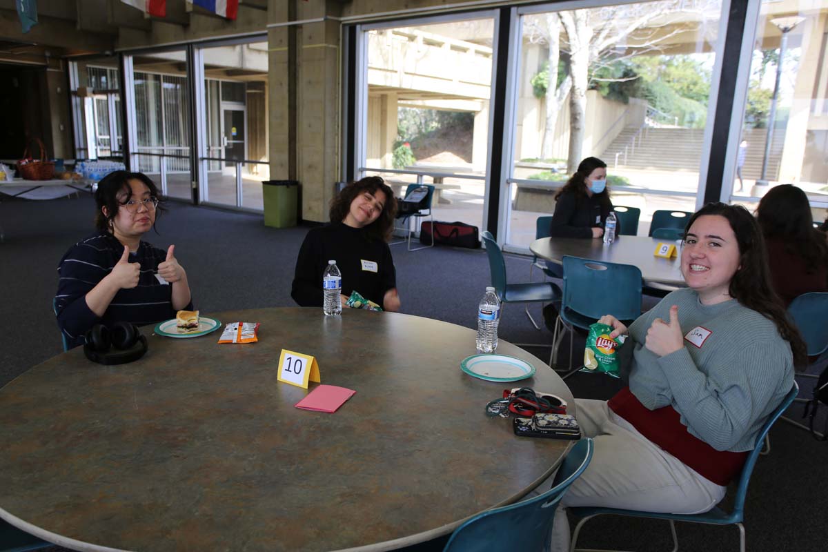 People enjoying the Honors Meet and Greet