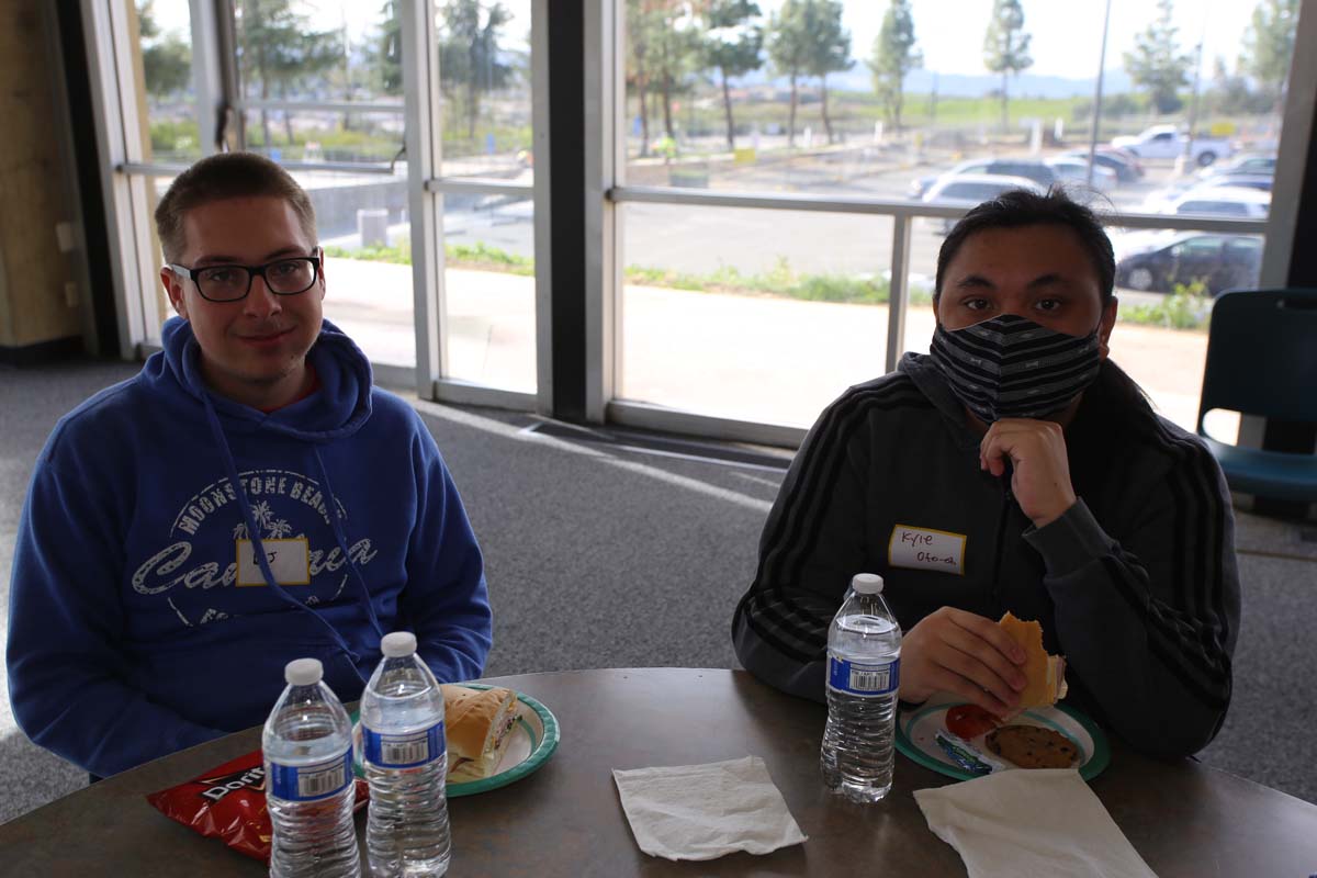 People enjoying the Honors Meet and Greet