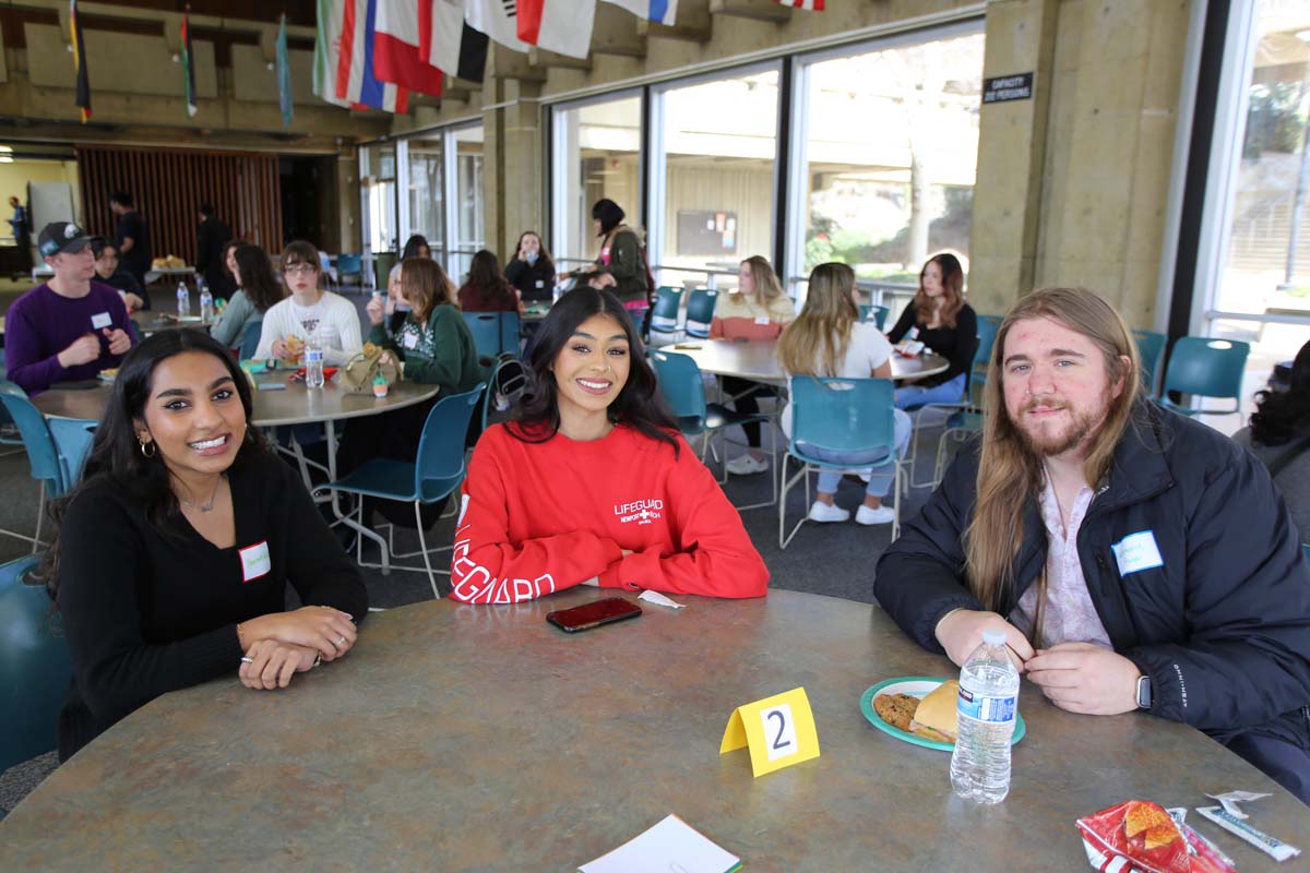 People enjoying the Honors Meet and Greet