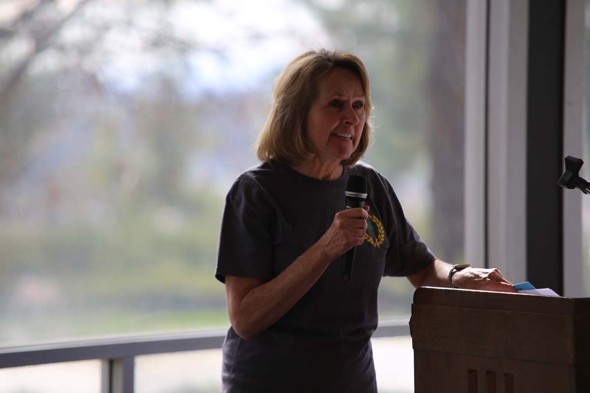 People enjoying the Honors Meet and Greet