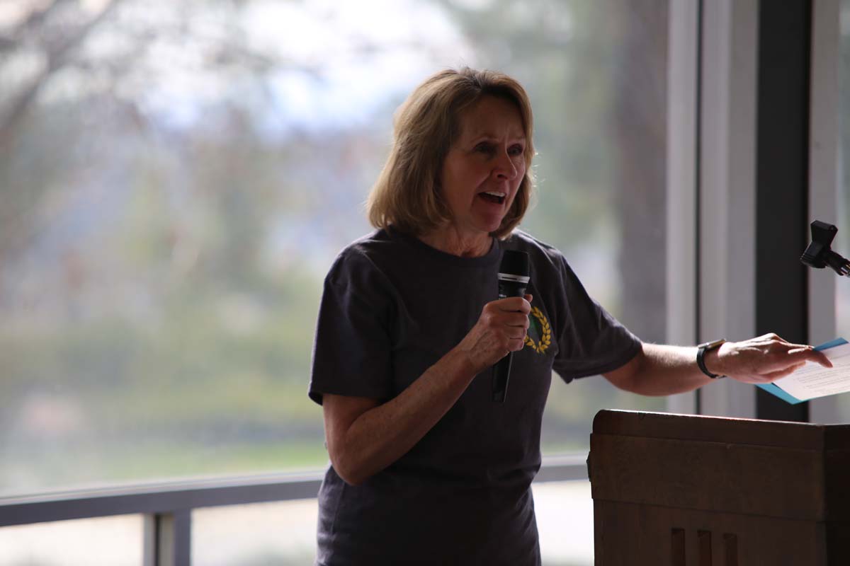 People enjoying the Honors Meet and Greet