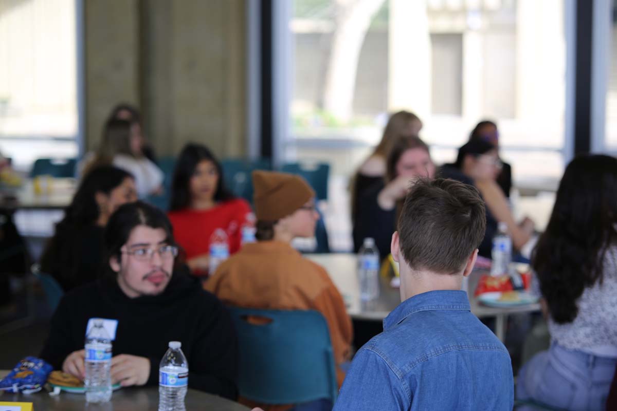 People enjoying the Honors Meet and Greet