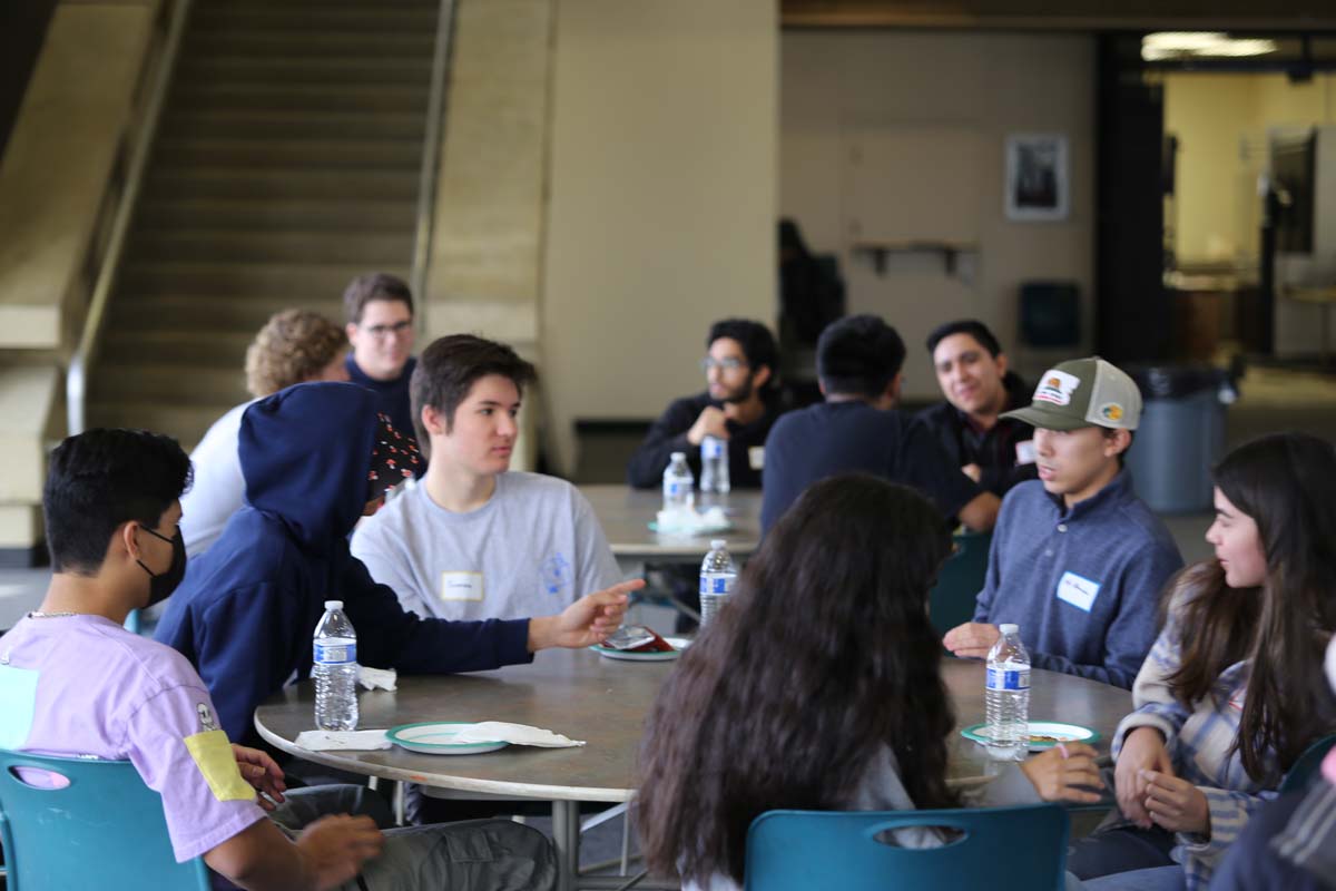 People enjoying the Honors Meet and Greet