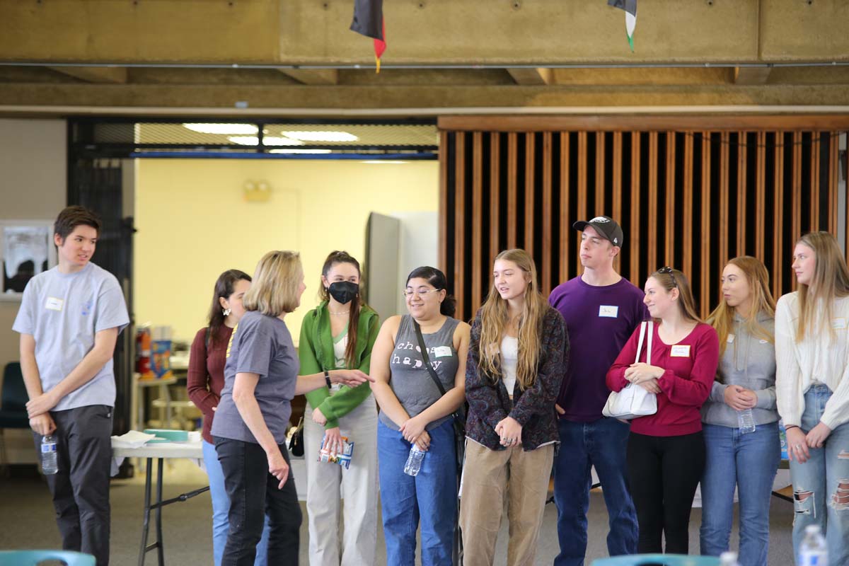 People enjoying the Honors Meet and Greet