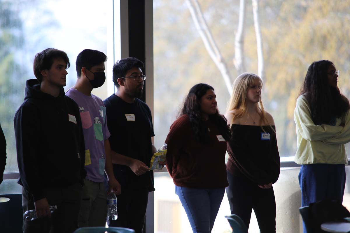 People enjoying the Honors Meet and Greet