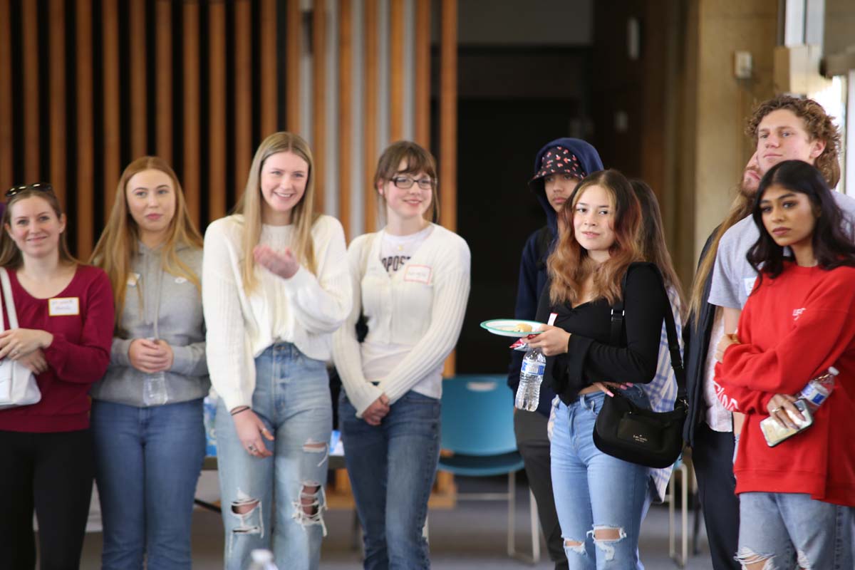 People enjoying the Honors Meet and Greet