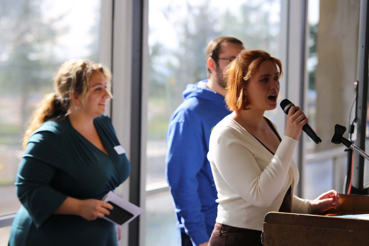 People enjoying the Honors Meet and Greet