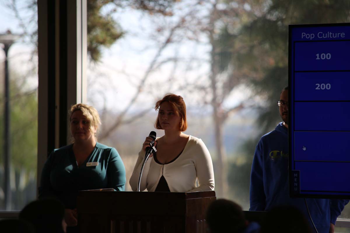 People enjoying the Honors Meet and Greet