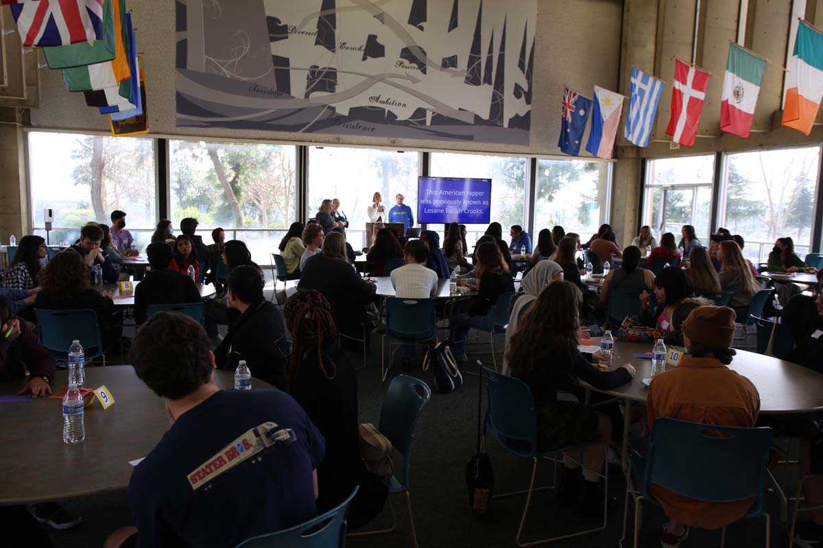 People enjoying the Honors Meet and Greet