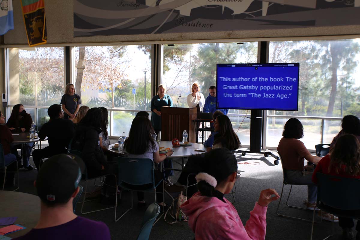 People enjoying the Honors Meet and Greet
