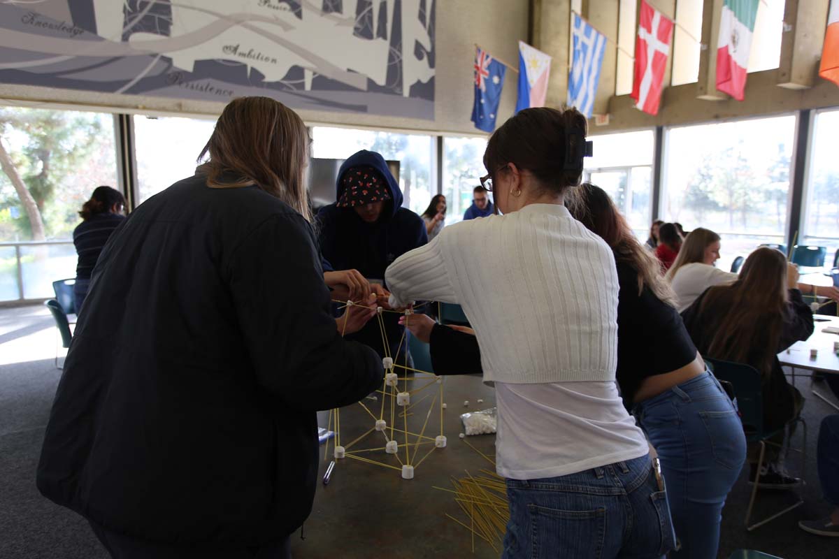 People enjoying the Honors Meet and Greet