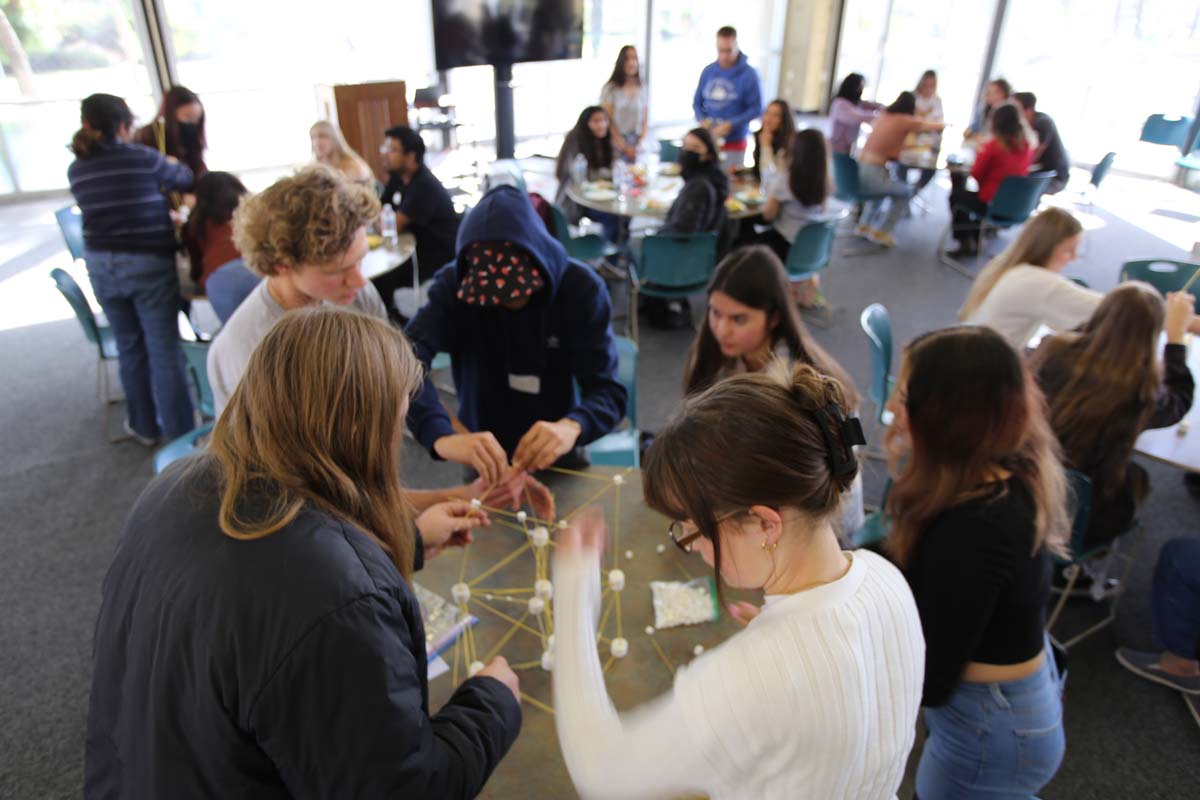 People enjoying the Honors Meet and Greet