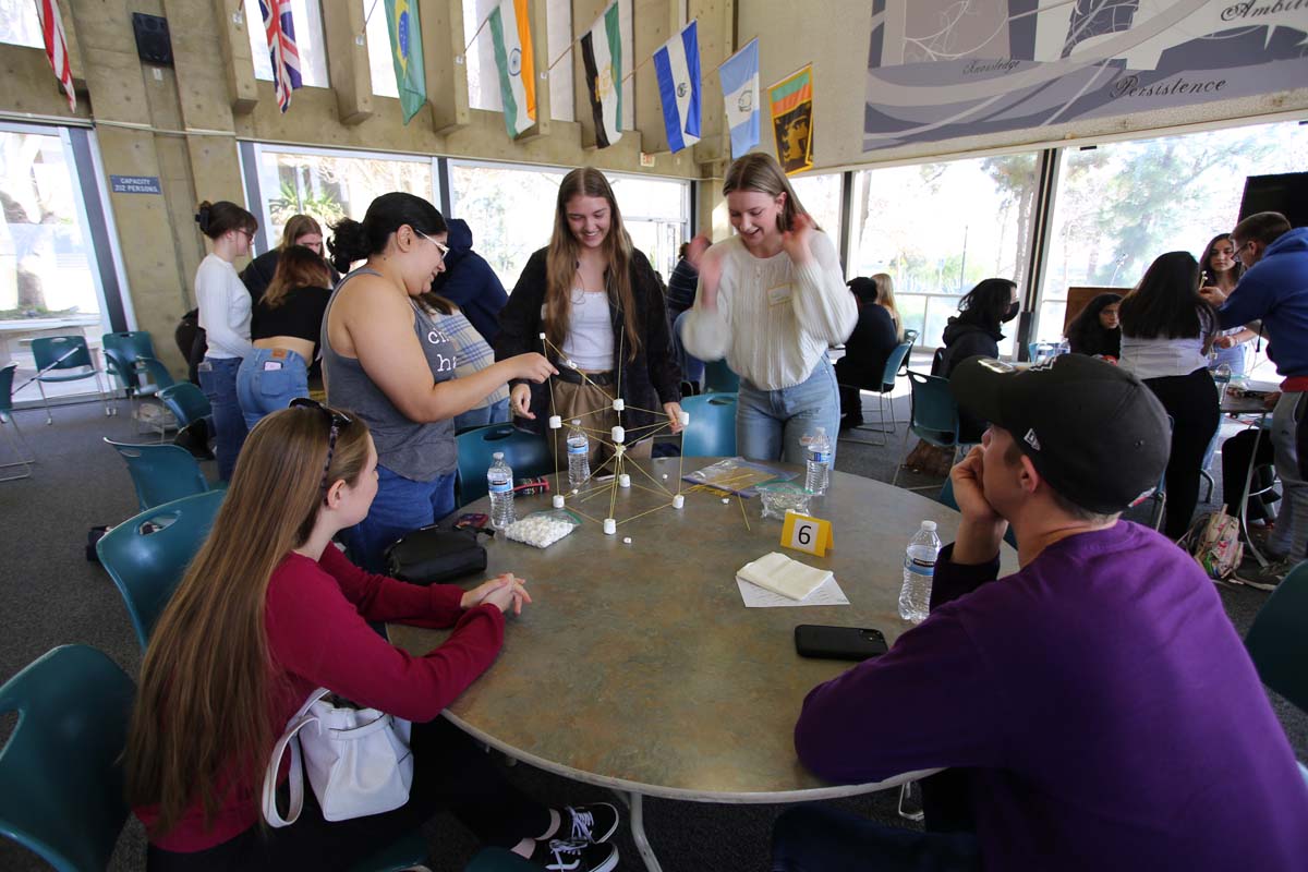 People enjoying the Honors Meet and Greet