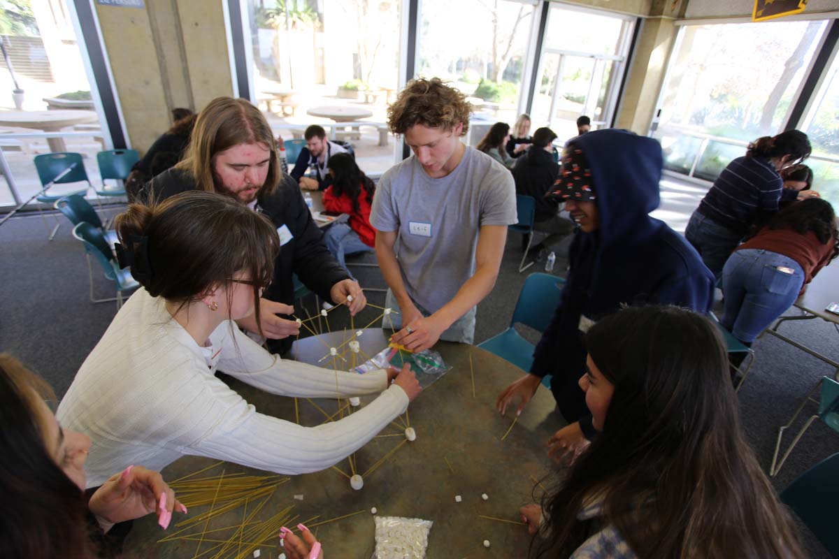 People enjoying the Honors Meet and Greet