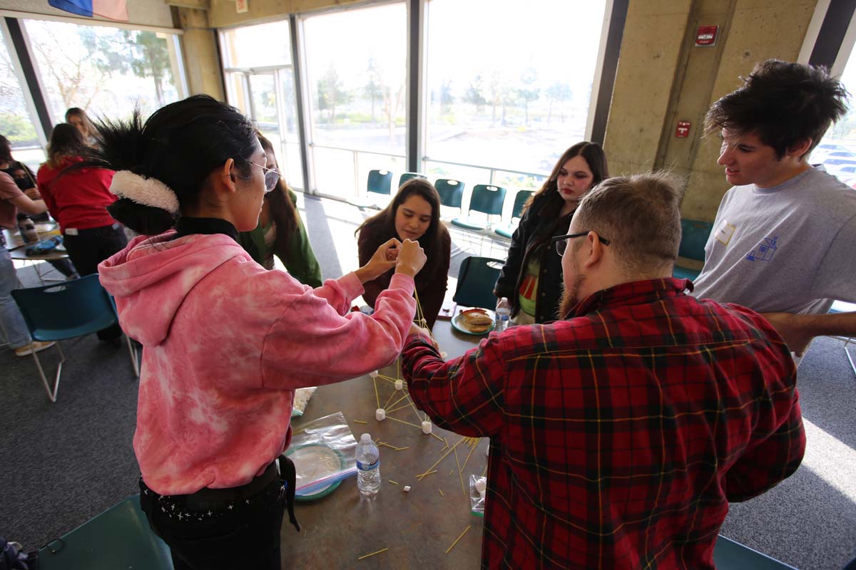 People enjoying the Honors Meet and Greet