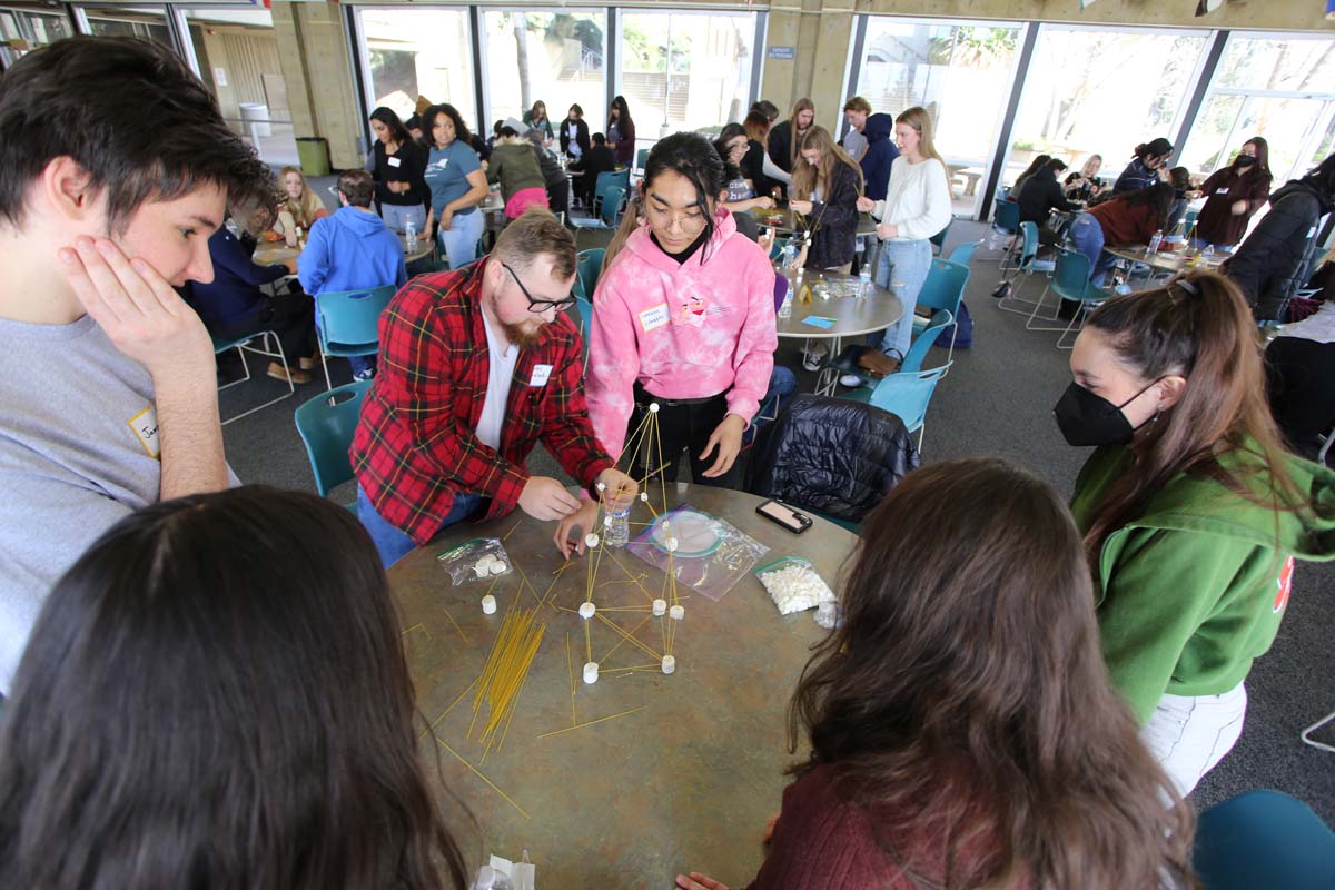 People enjoying the Honors Meet and Greet