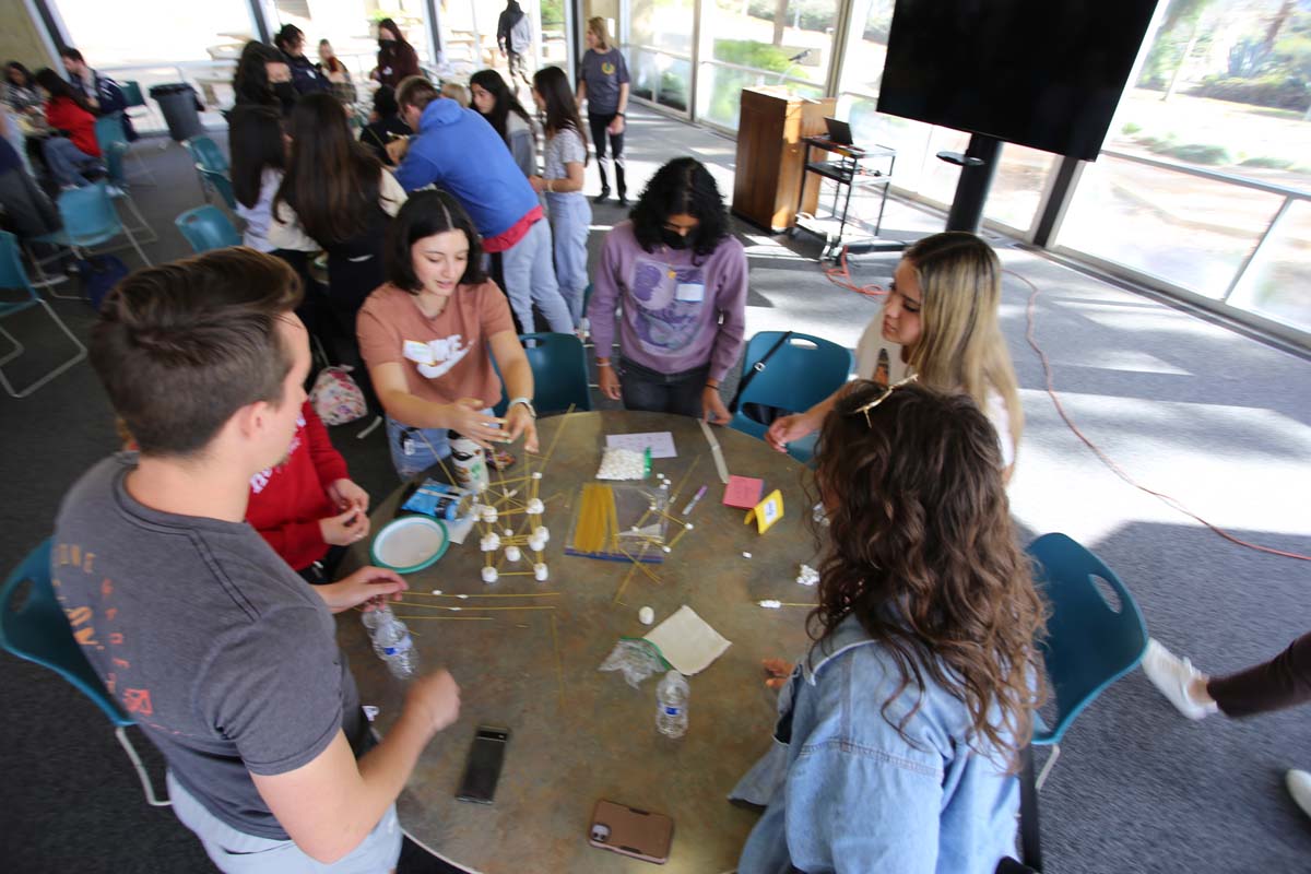 People enjoying the Honors Meet and Greet