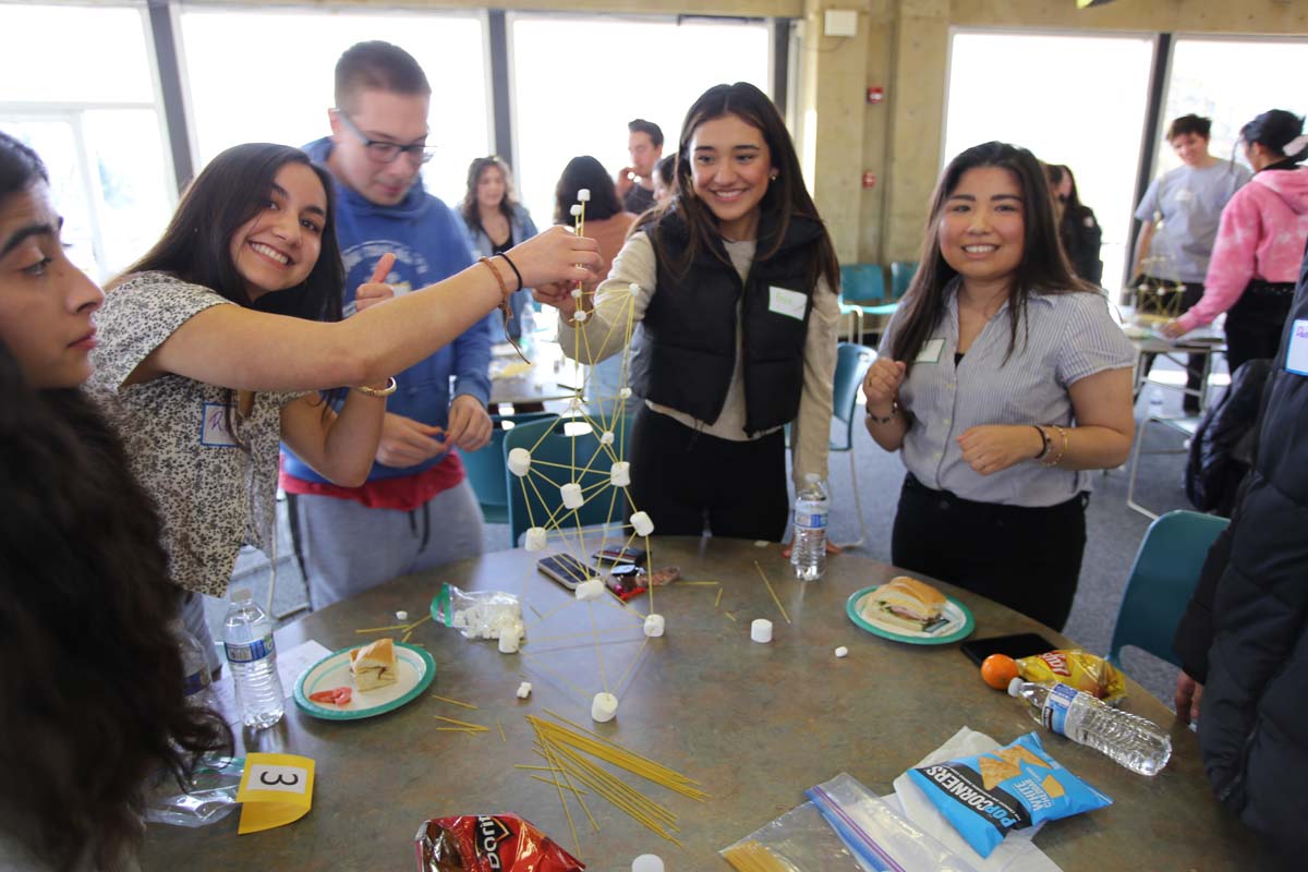 People enjoying the Honors Meet and Greet