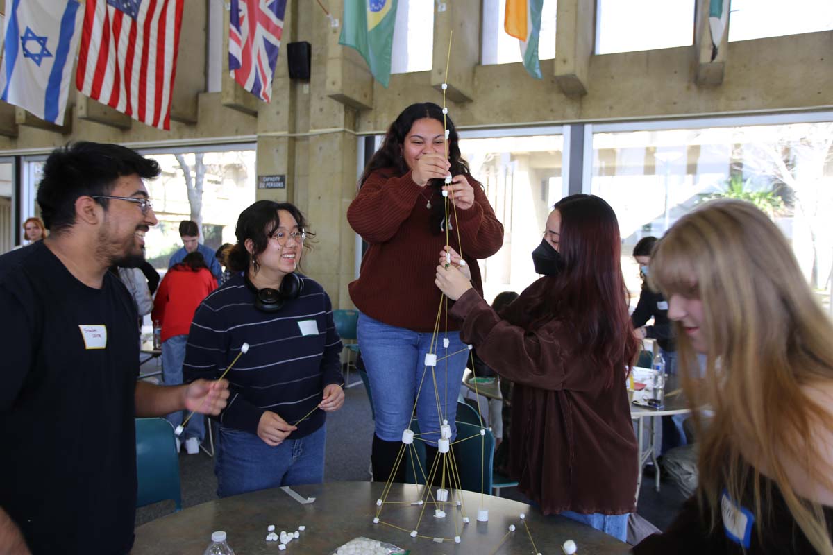 People enjoying the Honors Meet and Greet