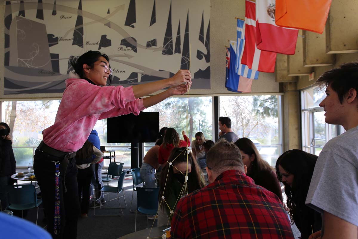 People enjoying the Honors Meet and Greet