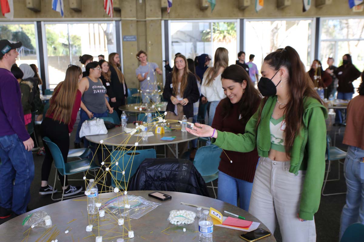 People enjoying the Honors Meet and Greet