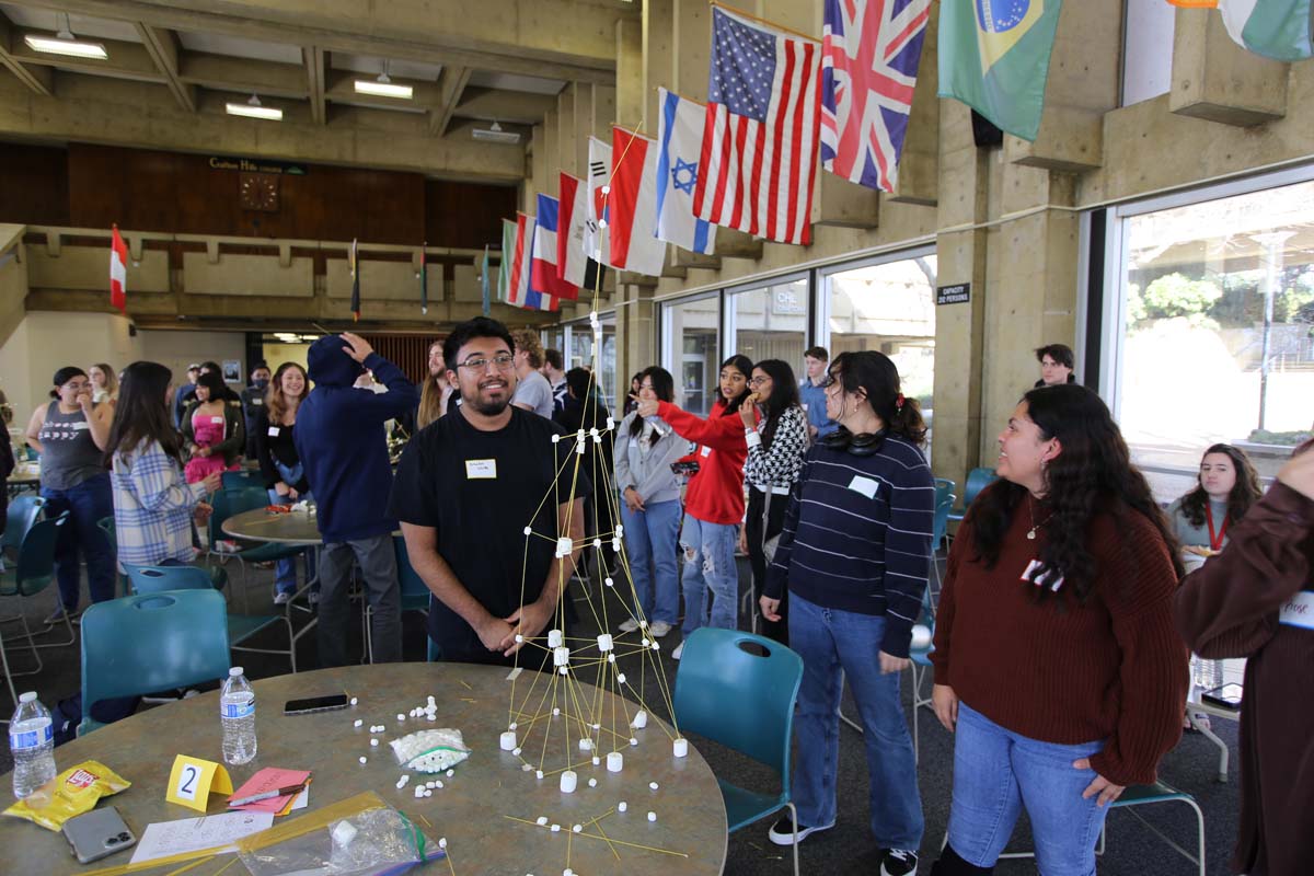 People enjoying the Honors Meet and Greet