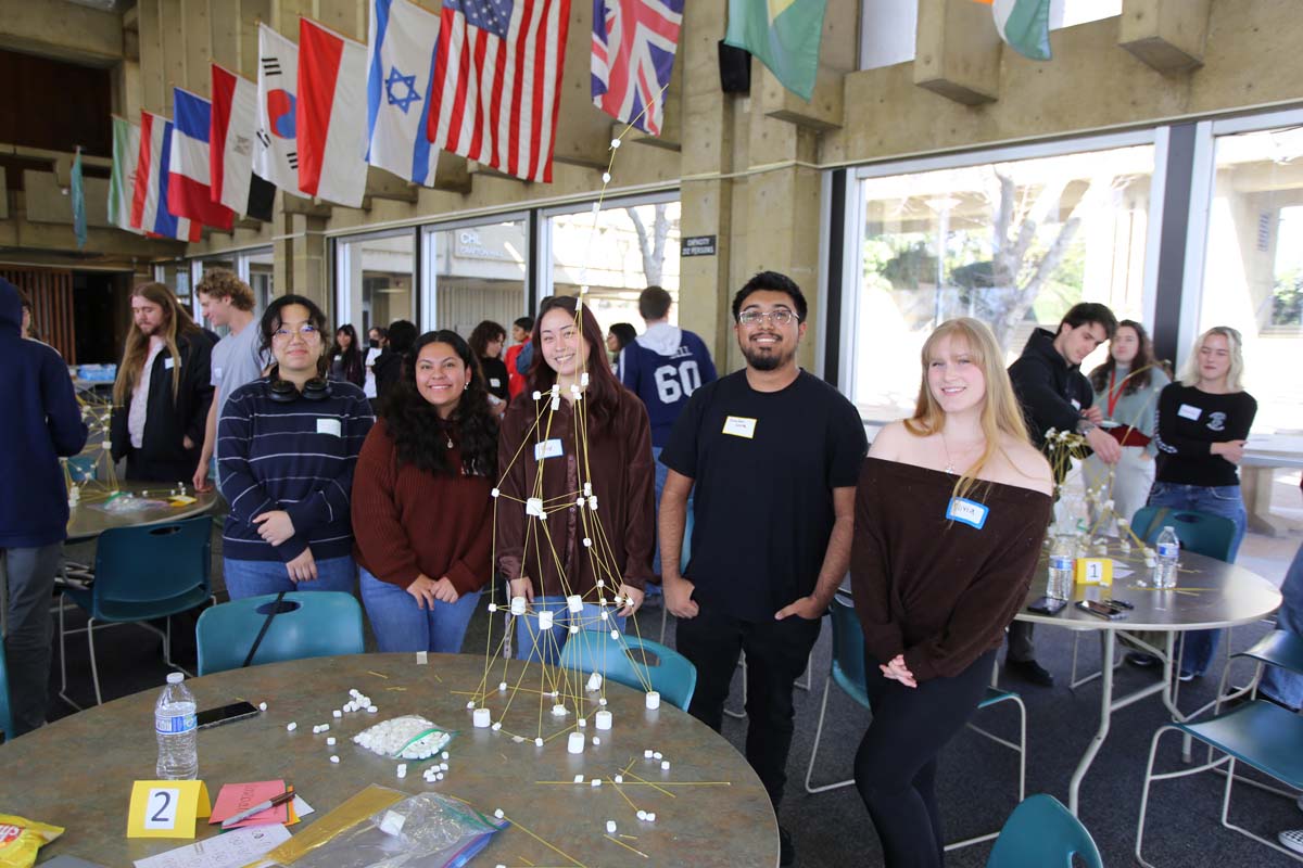 People enjoying the Honors Meet and Greet