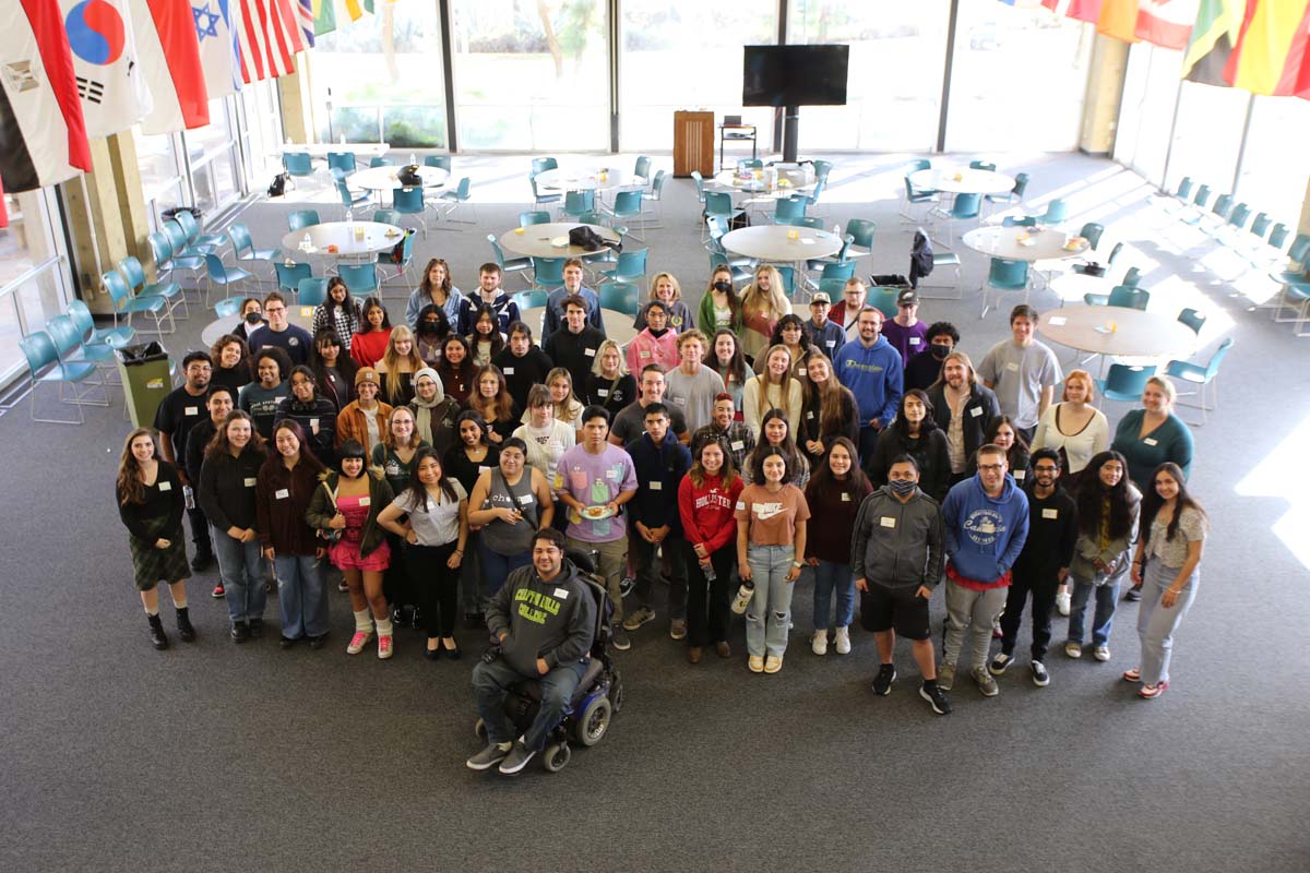 People enjoying the Honors Meet and Greet