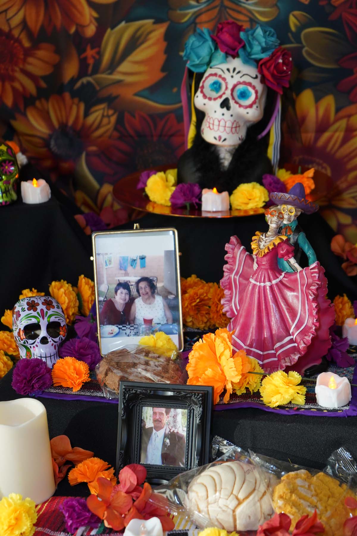 Attendee at Día de los Muertos event at CHC.