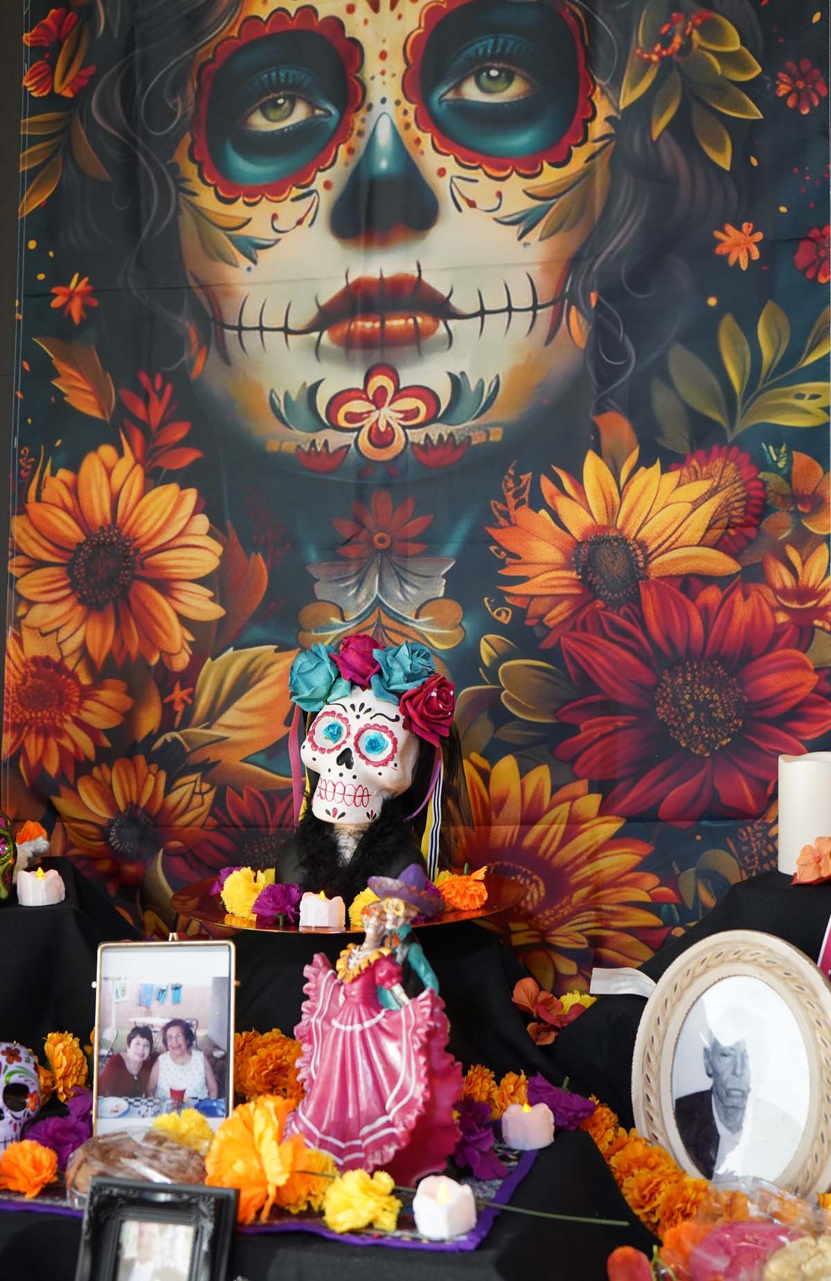 Attendee at Día de los Muertos event at CHC.