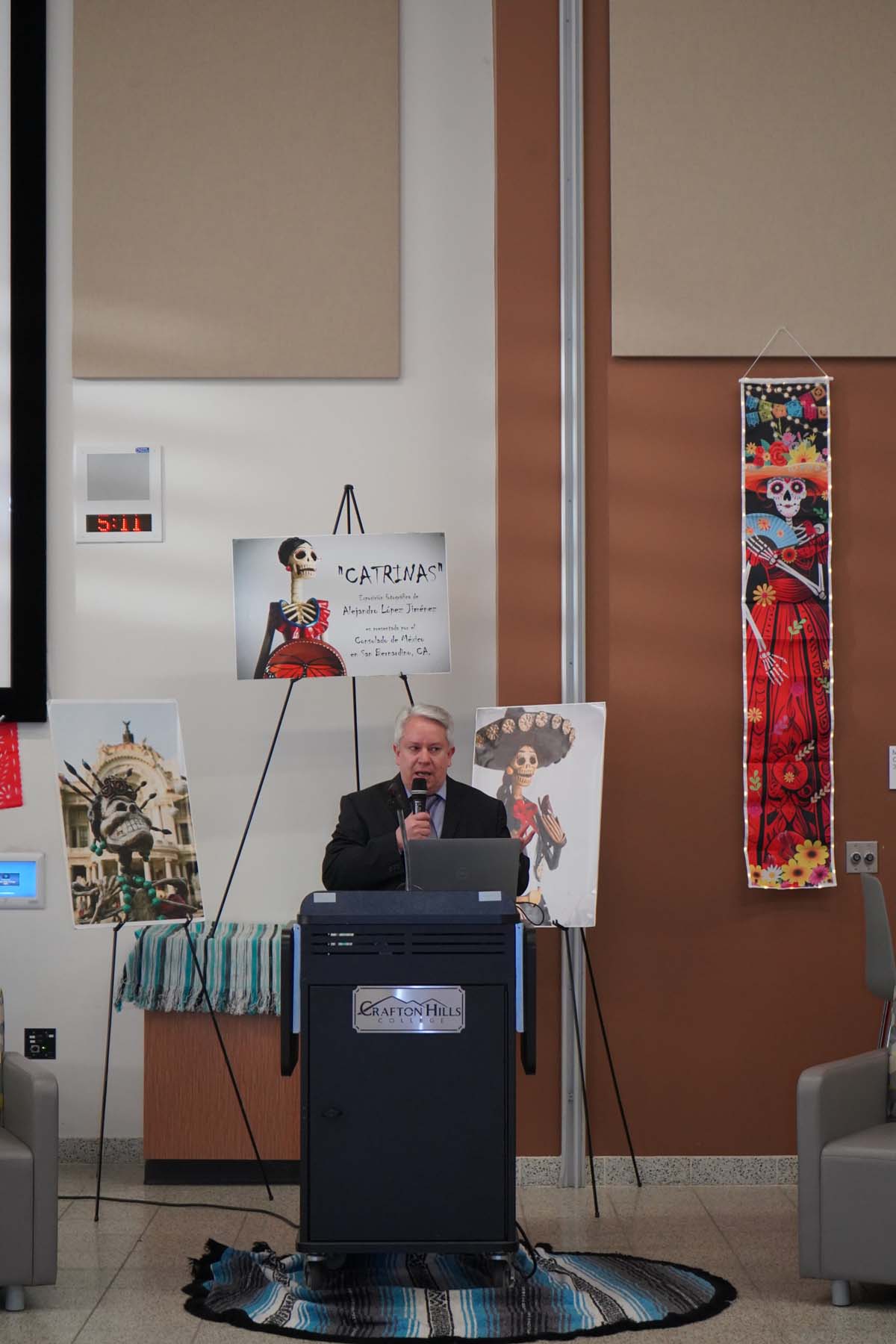Attendee at Día de los Muertos event at CHC.
