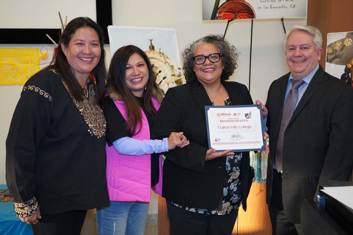 Attendee at Día de los Muertos event at CHC.