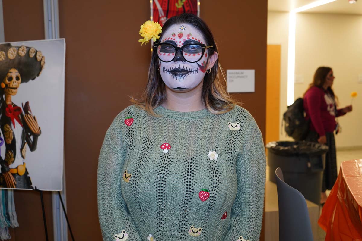 Attendee at Día de los Muertos event at CHC.