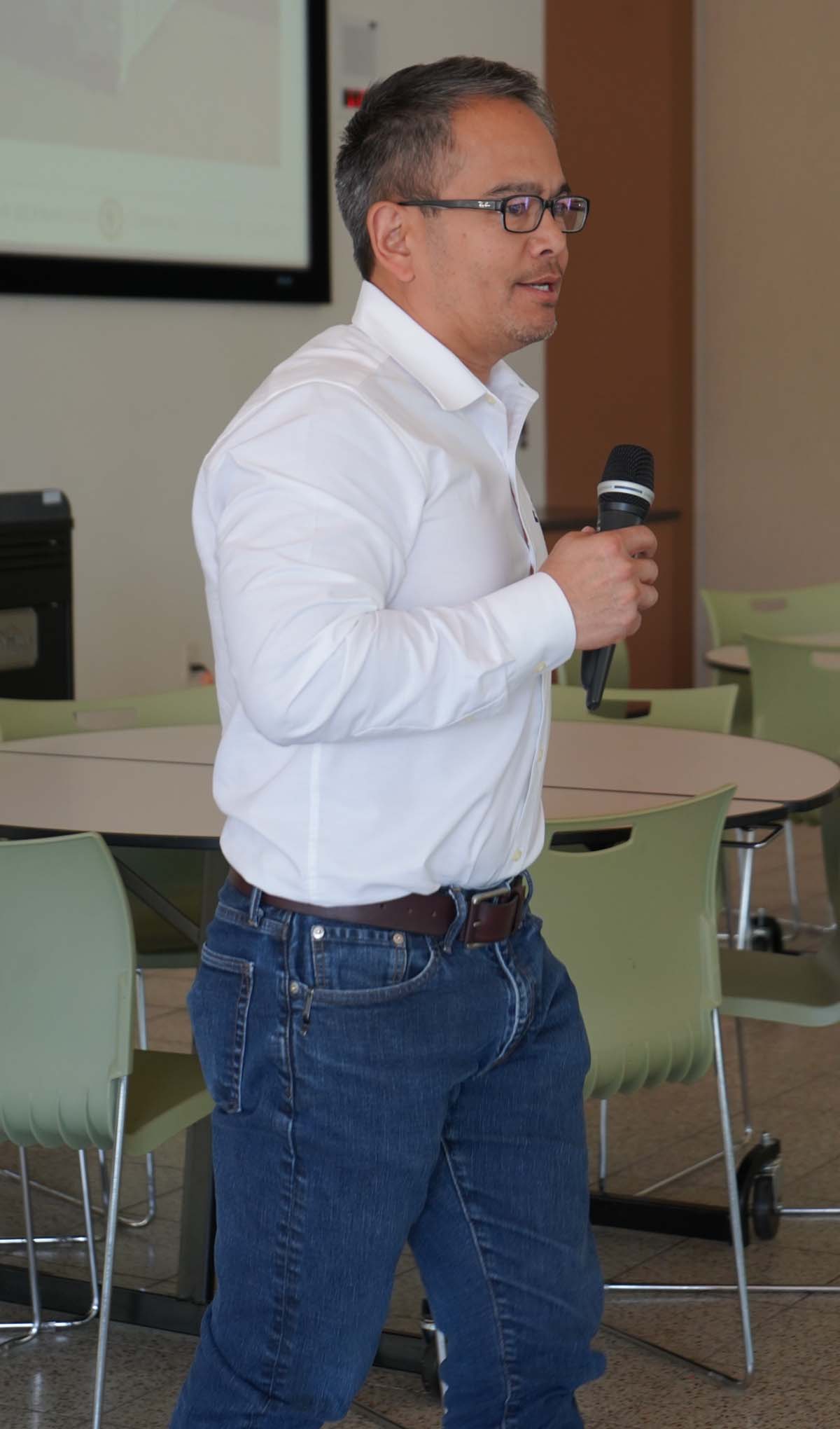 Students from USC attend a sustainability tour at CHC.
