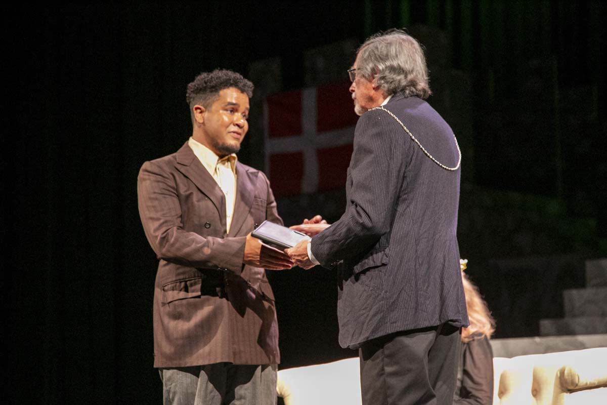 This is a sample image caption.