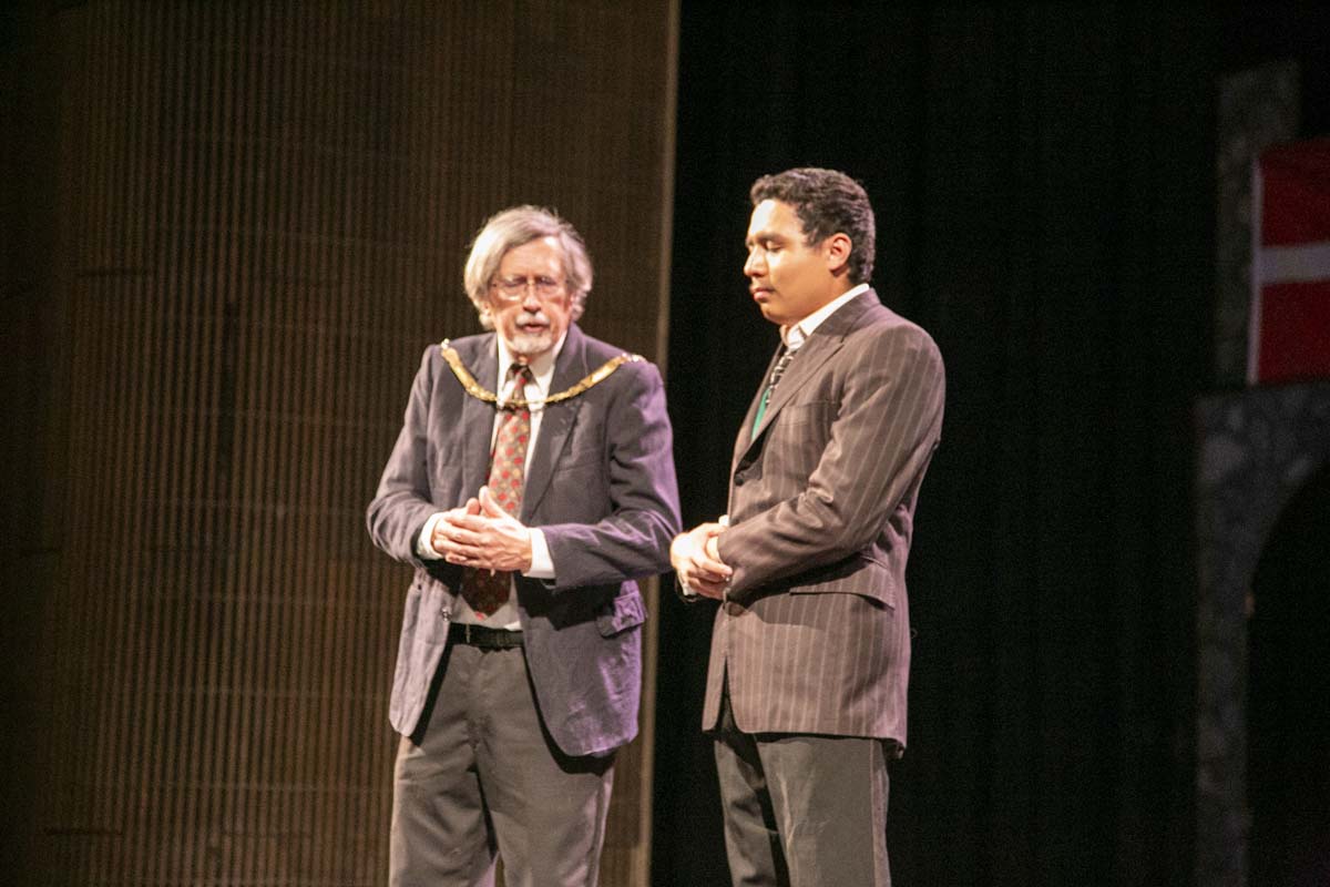 This is a sample image caption.