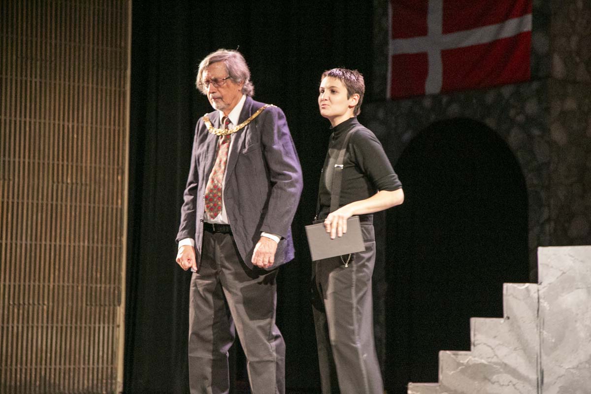 This is a sample image caption.