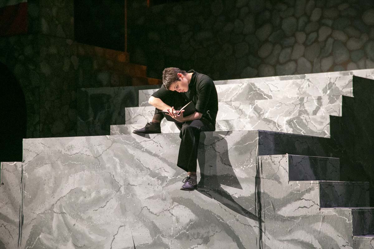 This is a sample image caption.