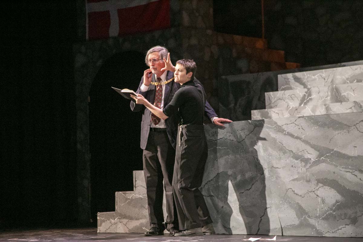 This is a sample image caption.