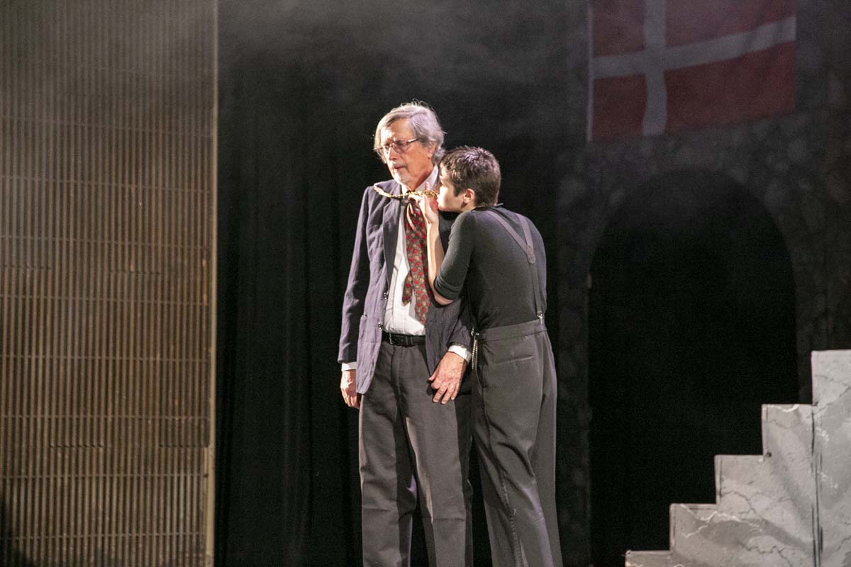 This is a sample image caption.